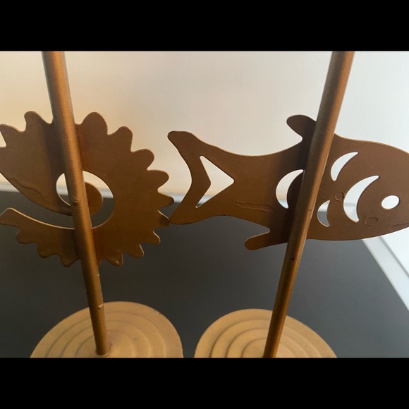 Pair of Brass colored fish and shell candle holder - Picture 8 of 9